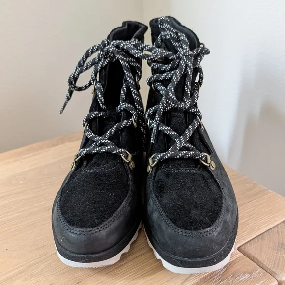 NWOT Sorel Women's Black Lace-Up Boots, Sz 9.5 - Picture 3 of 7